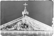 Frontão da Fachada da Basílica, a Virgem, o menino e Santo António, Basílica de Mafra