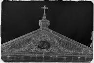 Frontão da Fachada da Basílica, a Virgem, o menino e Santo António, Basilica de Mafra