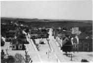 Fotografia Reprodução. Praça da República e Escola Conde Ferreira - Mafra