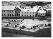 Fotografia Reprodução. Vista parcial dos jardins do terreiro de D. João V, depois do nevão de 1945.