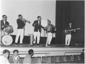 Fotografia de Baile com Luís e o seu conjunto na antigo Casino da Ericeira - O conjunto a tocar