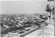 Fotografia Reprodução. Vista parcial do terreiro D. João V e Av. António Oliveira Salazar