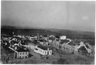 Fotografia Reprodução. Praça da República e Escola Conde Ferreira - Mafra