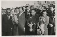 Cortejo de Oferendas, Mafra, com a presença do Presidente da Câmara Municipal de Mafra, Capitão João Lopes, e o Dr. Mário Madeira, Governador Civil de Lisboa.