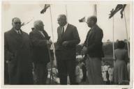 Inauguração de escola primária do Plano dos Centenários no concelho de Mafra, com a presença do Governador Civil de Lisboa, Dr. Mário Madeira, e o Presidente da Câmara Municipal de Mafra, Capitão João Lopes.